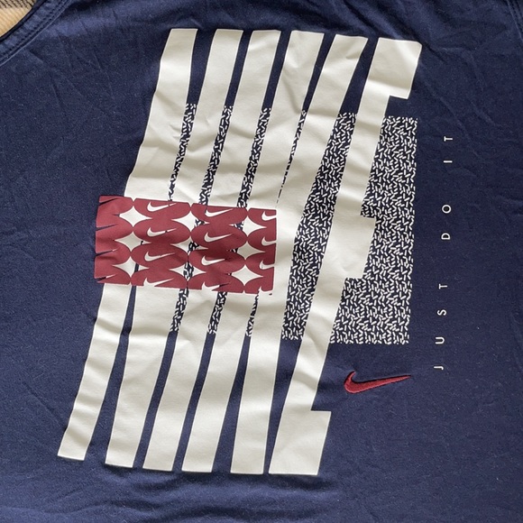 🔥🔥NIKE SHIRT🔥🔥 - Picture 2 of 3